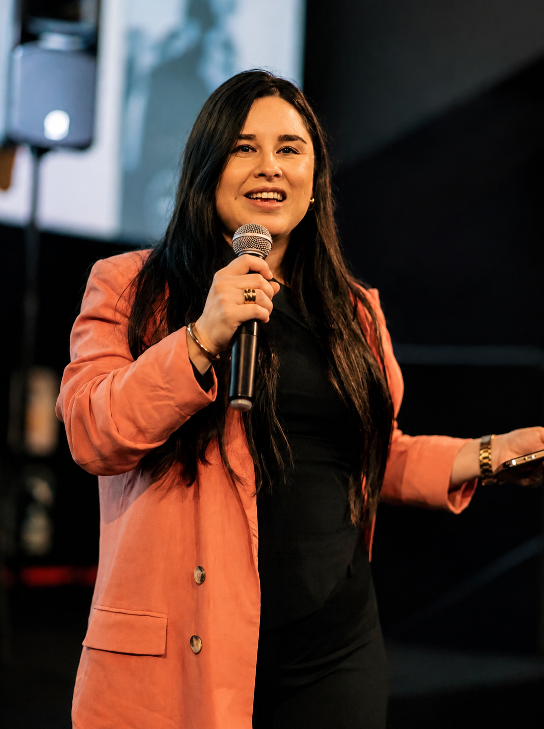 Maca ministrando
